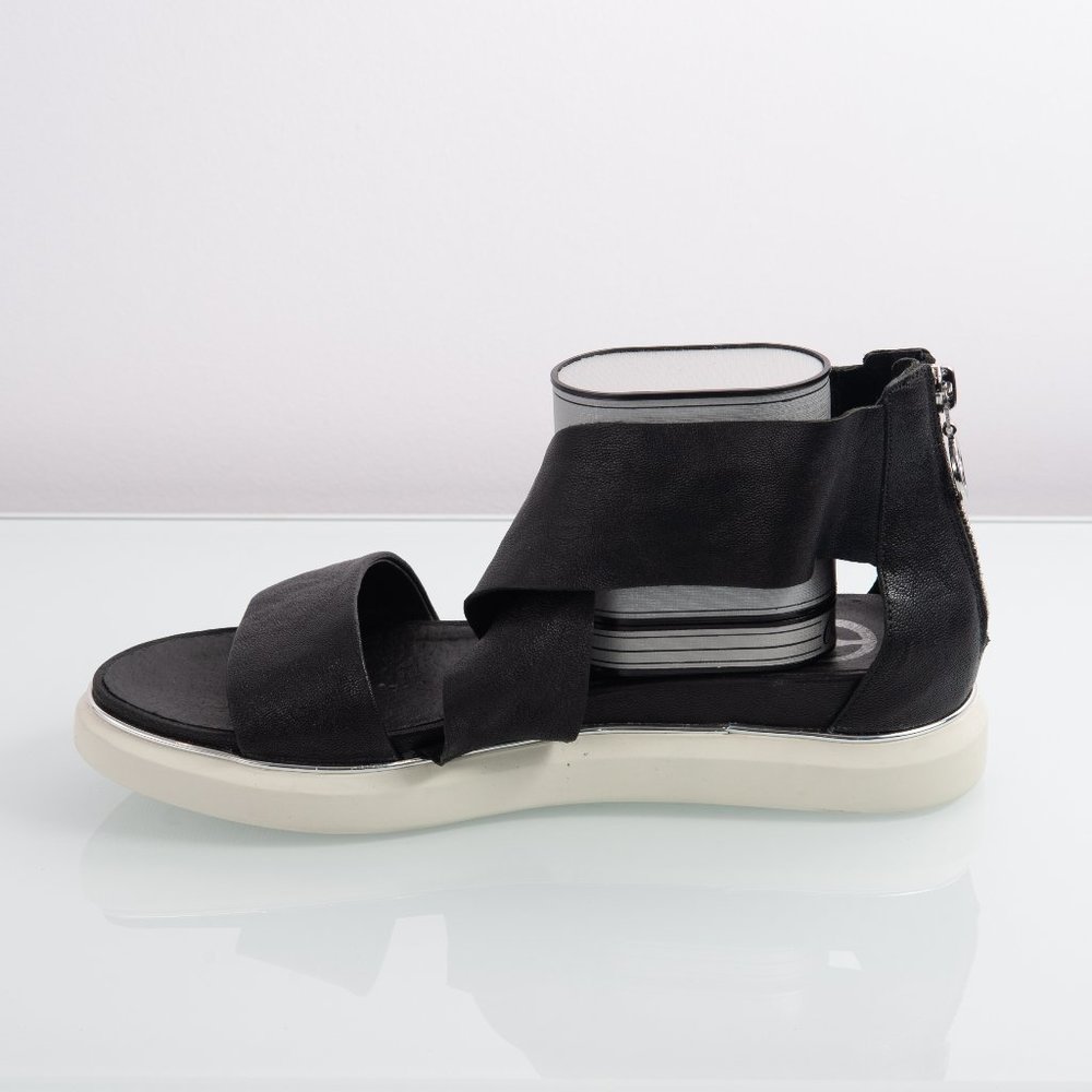 🎀✨Wishbone Collection Size 8.5 Black Sandals